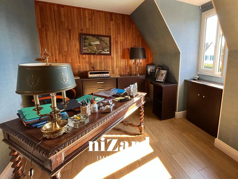 Maison traditionnelle - 171 m² - 7 pièces