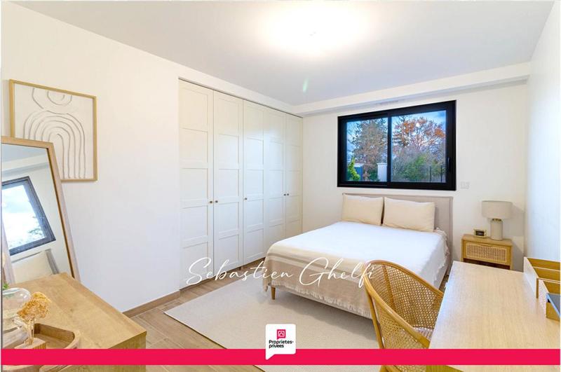 Maison - 202 m² - 7 pièces