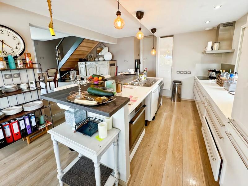 Maison - 200 m² - 8 pièces