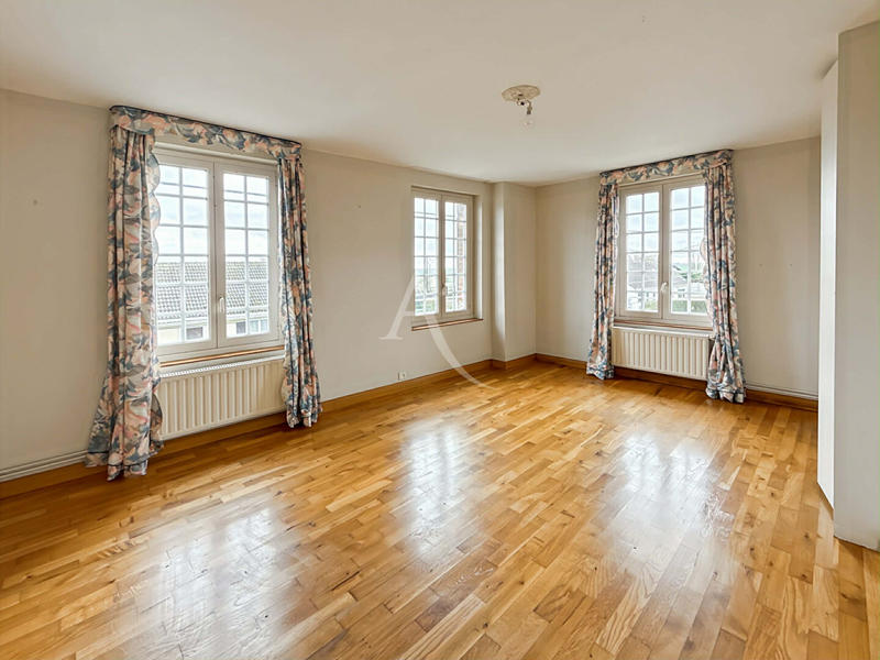 Maison - 204 m² - 7 pièces