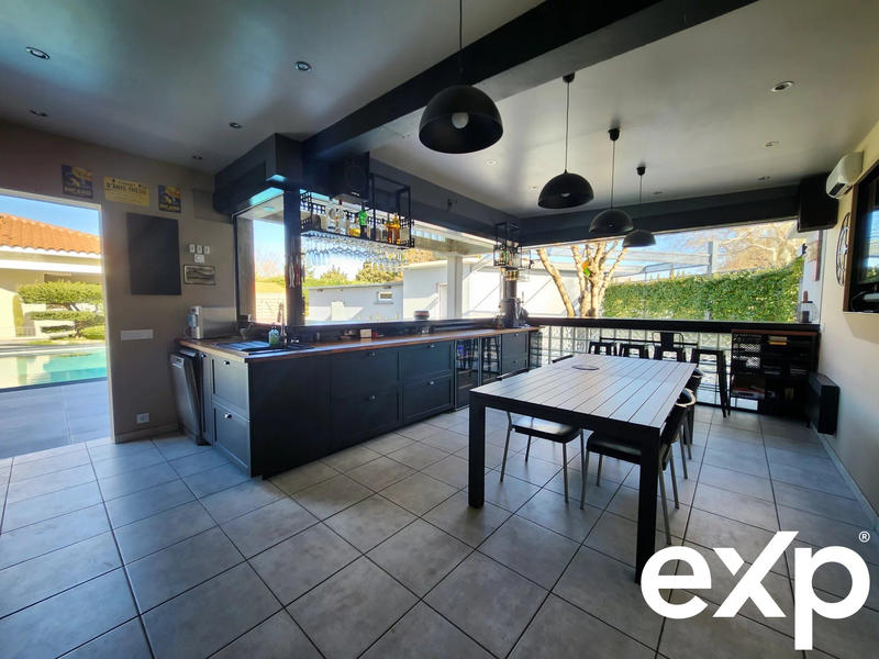 Villa - 205 m² - 6 pièces