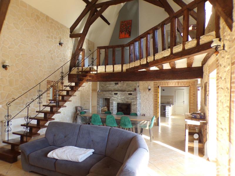 Maison - 220 m² - 6 pièces