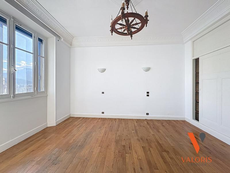 Appartement - 89 m² - 3 pièces