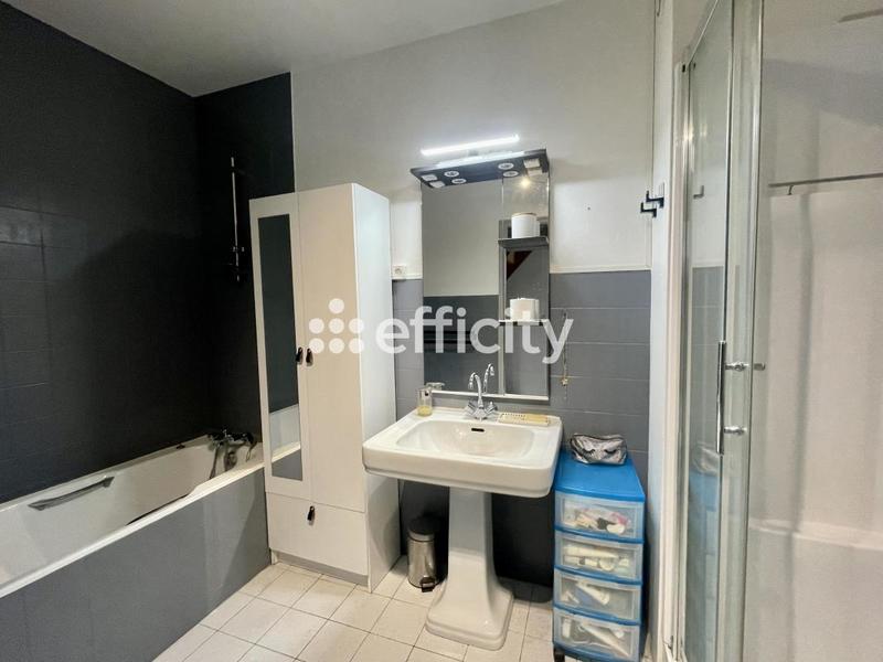 Maison - 210 m² - 9 pièces