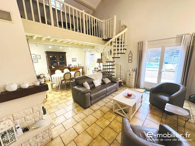 Maison traditionnelle - 145 m² - 5 pièces