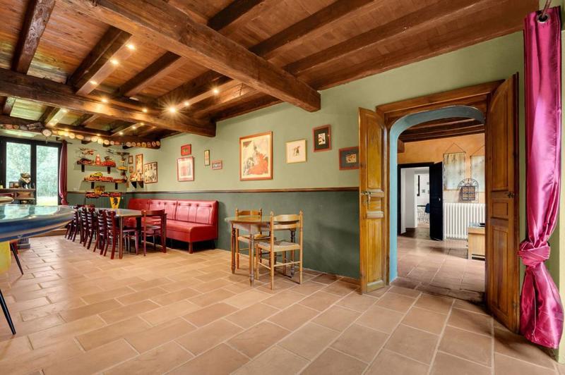 Maison - 300 m² - 11 pièces