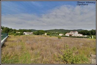 Terrain constructible - 2 000 m²