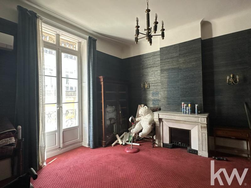 Appartement - 204 m² - 6 pièces