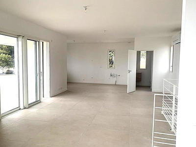 Appartement - 99 m² - 3 pièces