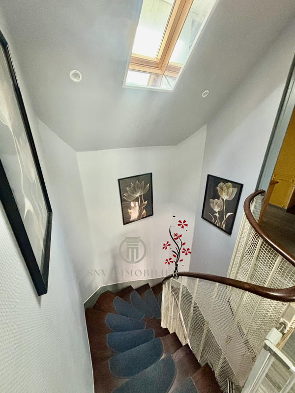 Maison - 206 m² - 9 pièces