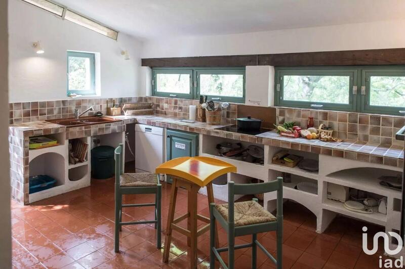 Maison - 220 m² - 7 pièces