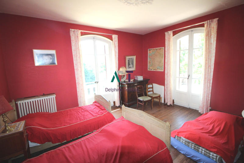 Maison - 300 m² - 12 pièces