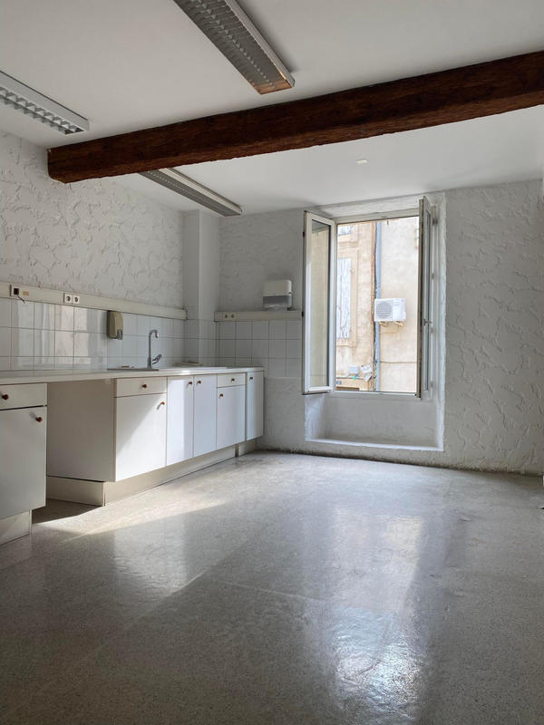 Local commercial - 150 m² - 3 pièces