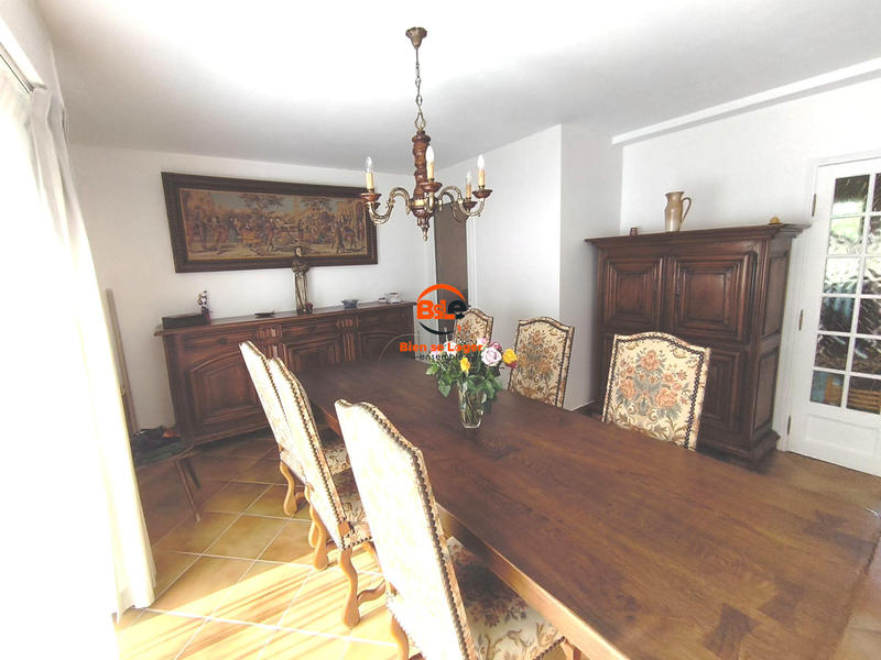 Villa - 223 m² - 9 pièces