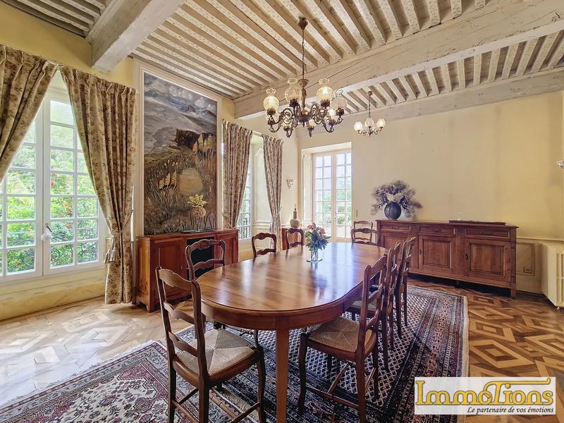 Propriété - 635 m² - 20 pièces