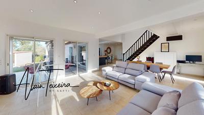 Maison - 207 m² - 7 pièces