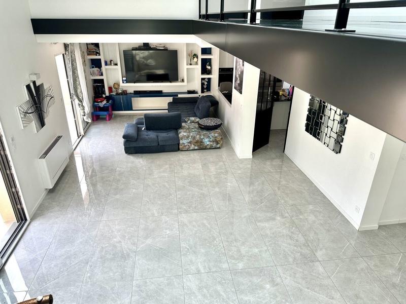 Maison - 248 m² - 7 pièces