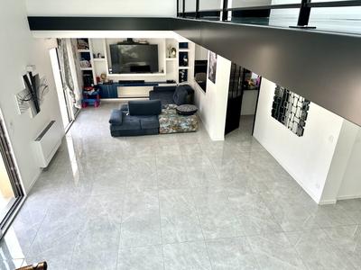 Maison - 248 m² - 7 pièces