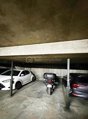Parking / Garage