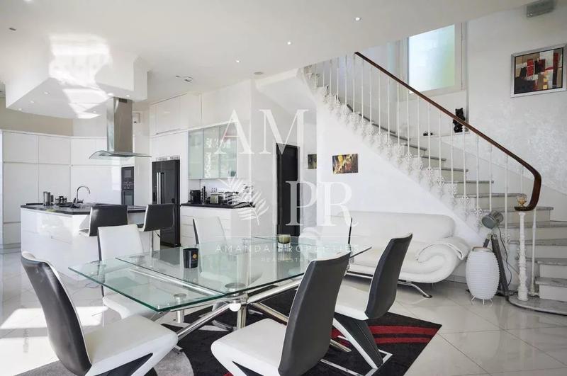 Villa - 230 m² - 6 pièces