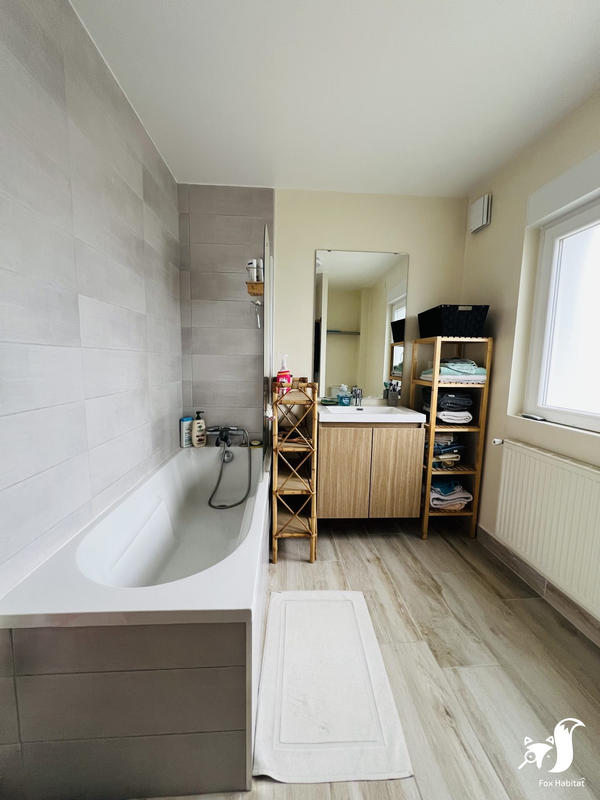 Maison - 95 m² - 5 pièces