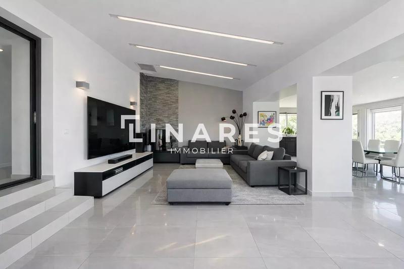 Villa - 167 m² - 6 pièces