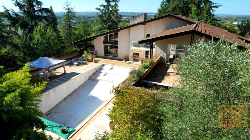 Maison - 455 m² - 9 pièces