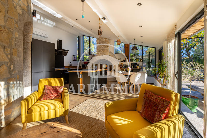 Maison - 228 m² - 11 pièces