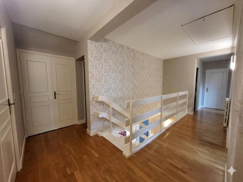 Maison - 185 m² - 6 pièces