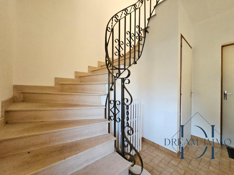 Villa - 168 m² - 10 pièces