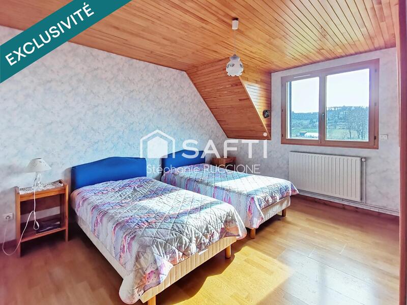 Maison - 212 m² - 5 pièces