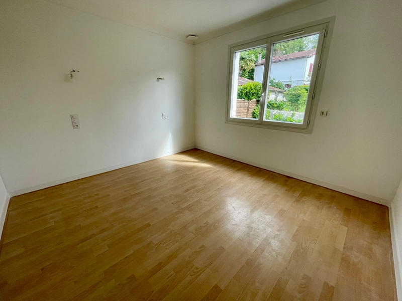 Maison - 201 m² - 8 pièces