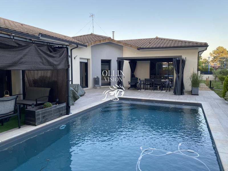 Villa - 168 m² - 8 pièces