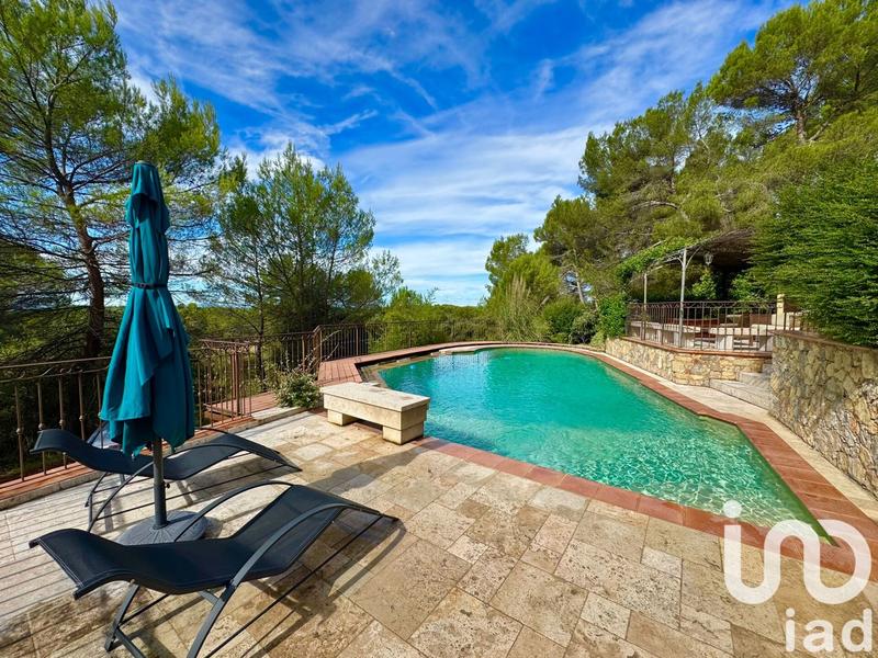 Maison - 250 m² - 6 pièces