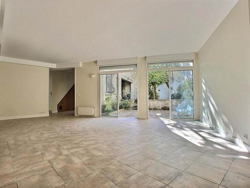 Immeuble - 210 m² - 9 pièces