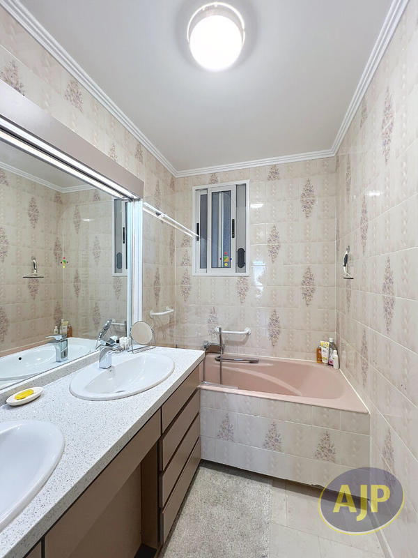 Appartement - 103 m² - 5 pièces