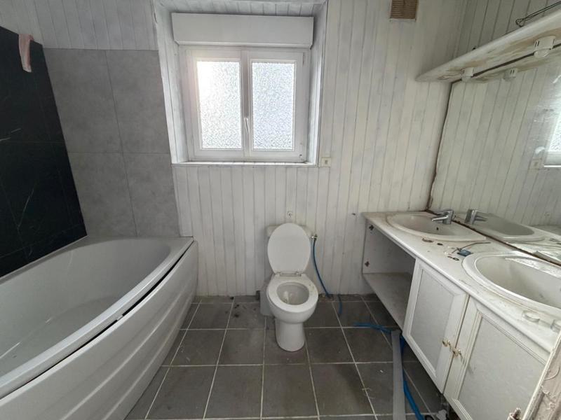 Maison - 185 m² - 8 pièces