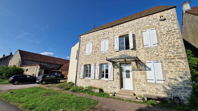Maison - 240 m² - 8 pièces