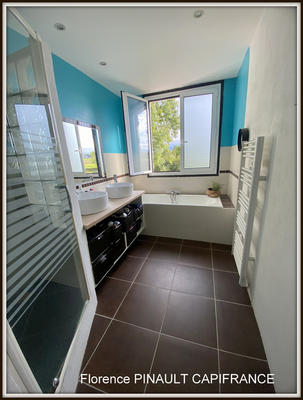 Maison - 219 m² - 8 pièces