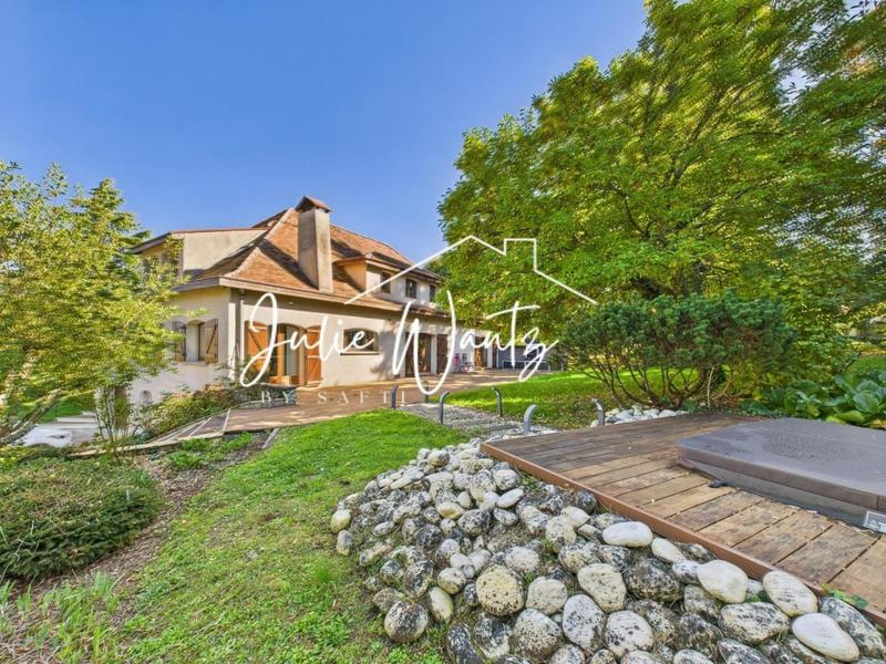 Maison - 400 m² - 8 pièces