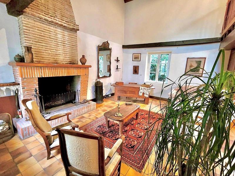 Maison - 280 m² - 11 pièces