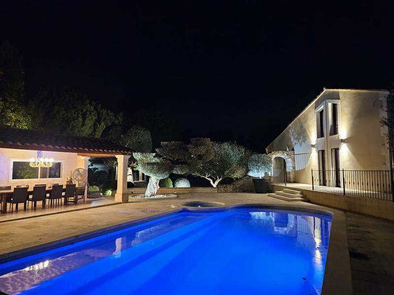 Maison - 300 m² - 6 pièces