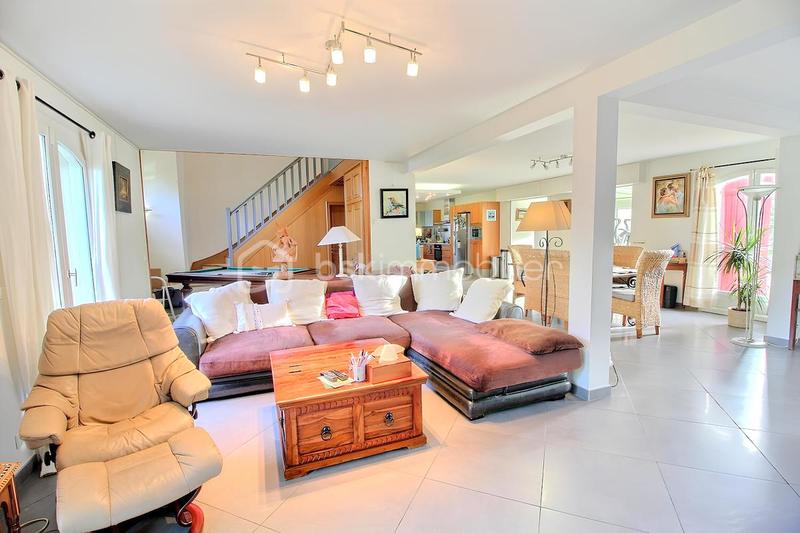 Demeure - 250 m² - 7 pièces