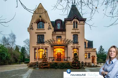 Maison - 696 m² - 21 pièces