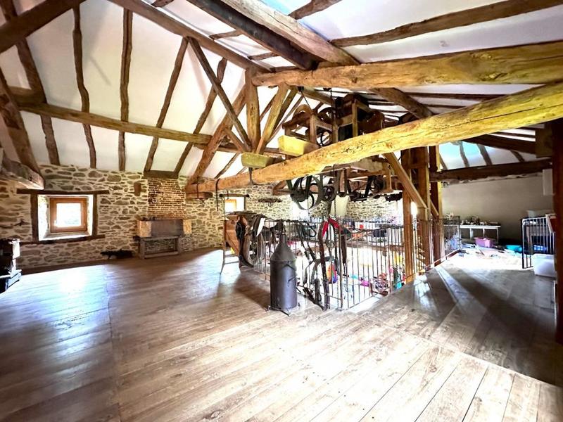 Propriété - 467 m² - 9 pièces