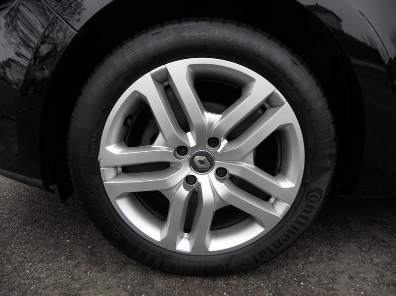 Renault Clio IV 1.2 16v 75 Ch Limited 5 portes / 4