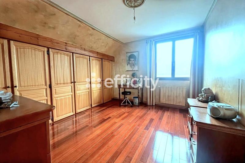 Pavillon - 156 m² - 7 pièces