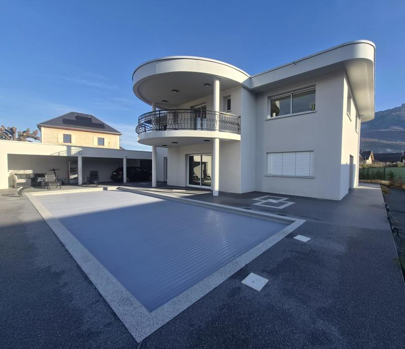 Maison contemporaine - 276 m² - 7 pièces