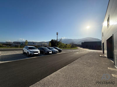 Local d'activités - 170 m² - 1 pièce