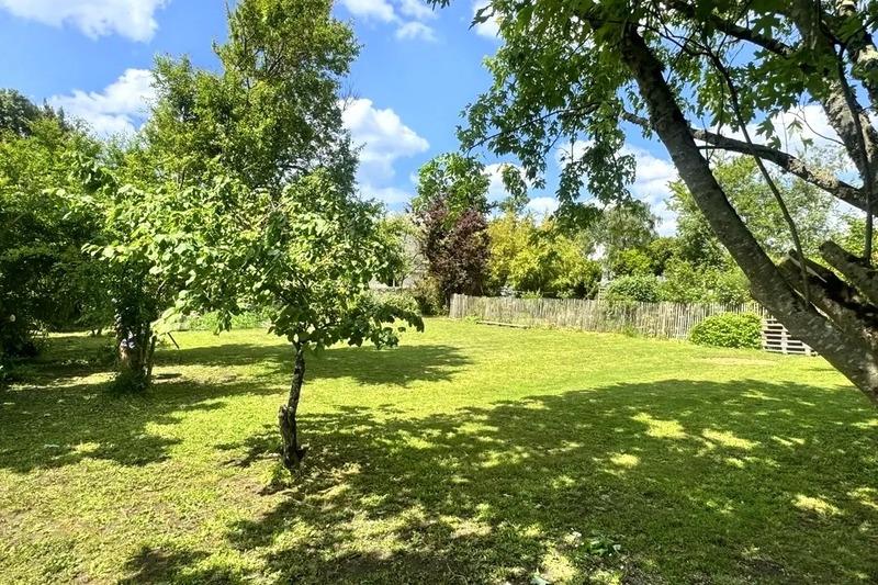 Terrain constructible - 700 m²